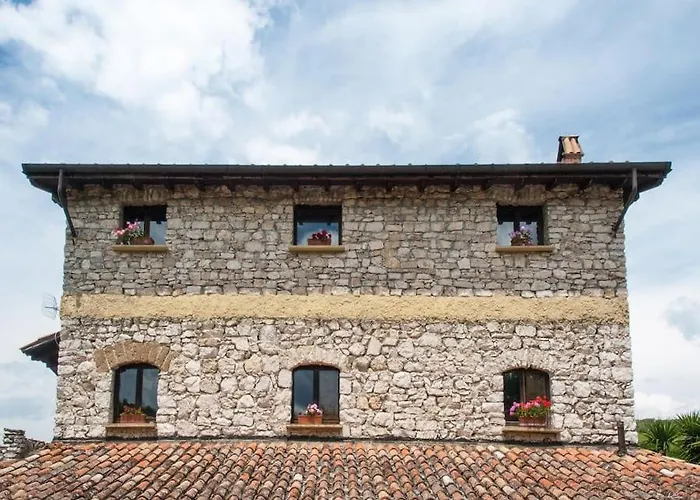 De Luccheri Villa *